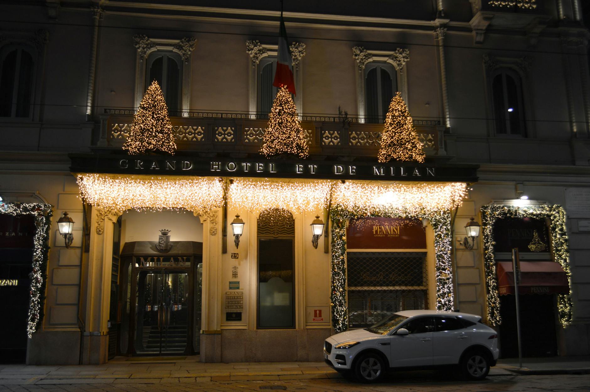 Hotel Christmas Lights Installation