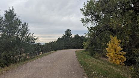 a picture of a curved road
