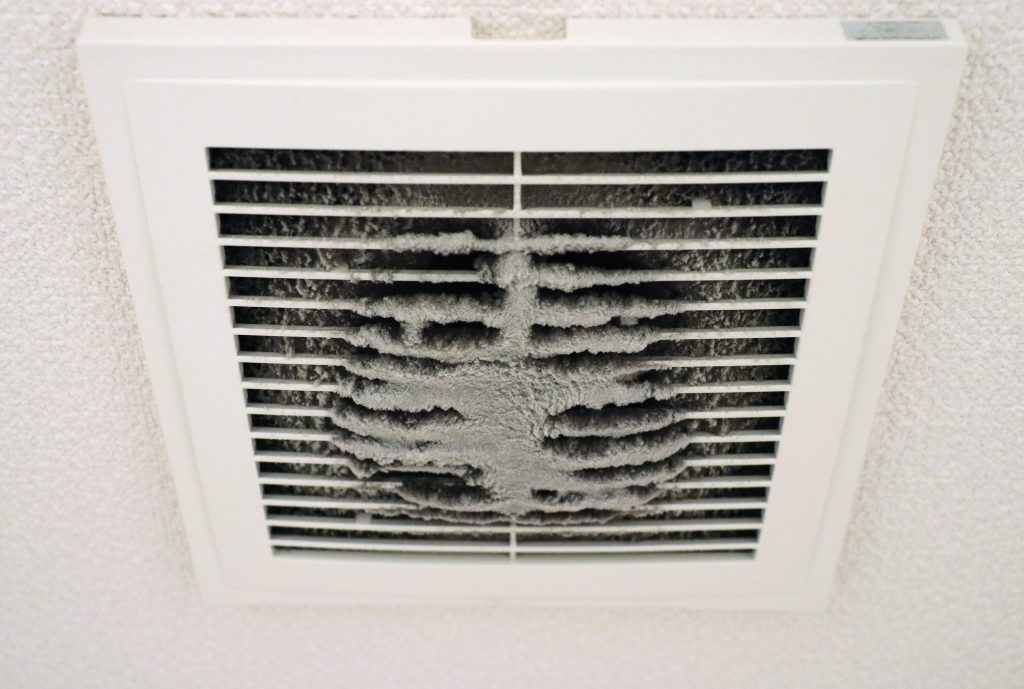 Air Duct Cleaning - Dirty Vent